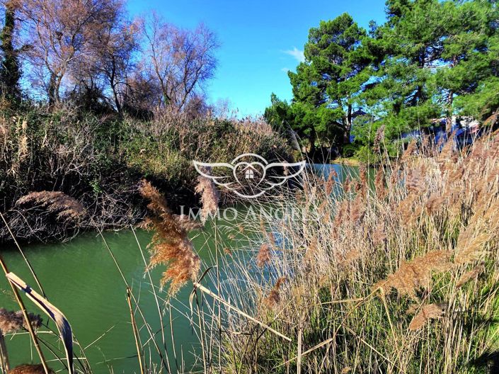 Image No.8-8 Bed House for sale