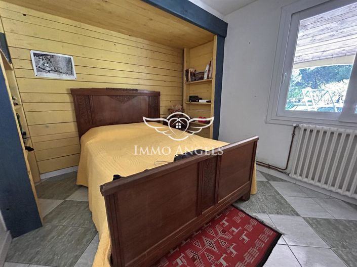 Image No.11-3 Bed House for sale