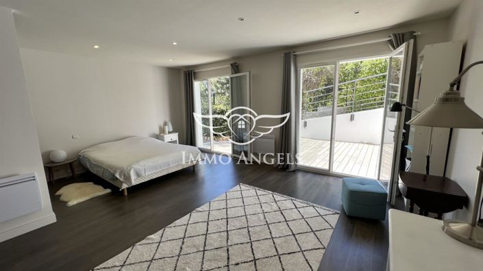 Image No.14-4 Bed Property for sale