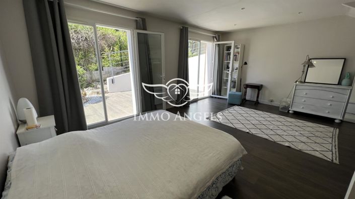 Image No.16-4 Bed Property for sale