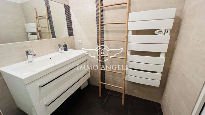 Image No.17-4 Bed Property for sale