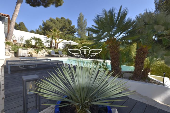 Image No.2-4 Bed Property for sale