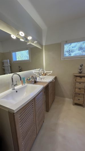 Image No.21-4 Bed Property for sale