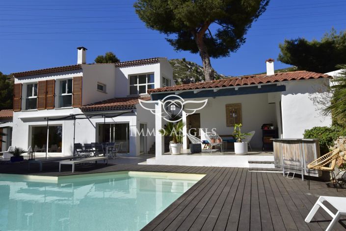 Image No.4-4 Bed Property for sale