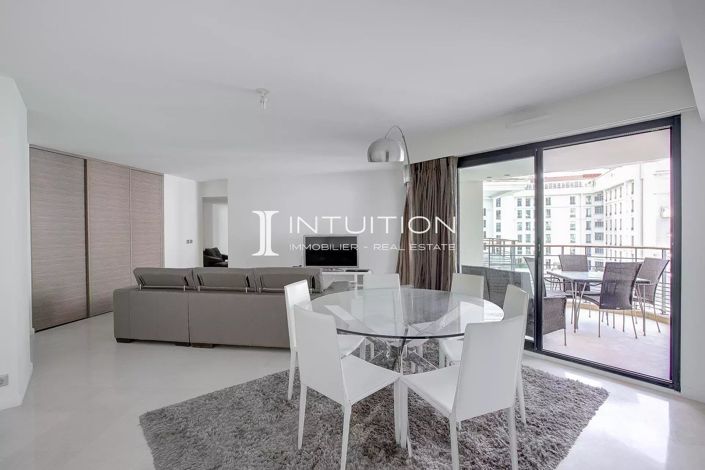 Image No.3-Appartement de 2 chambres à vendre à Cannes