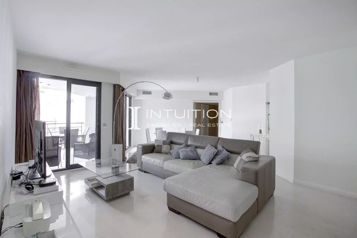 Image No.4-Appartement de 2 chambres à vendre à Cannes