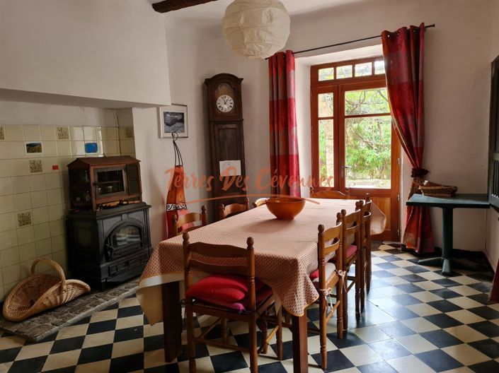 Image No.6-6 Bed House for sale