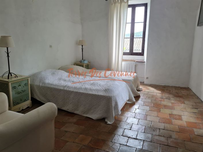 Image No.9-6 Bed House for sale