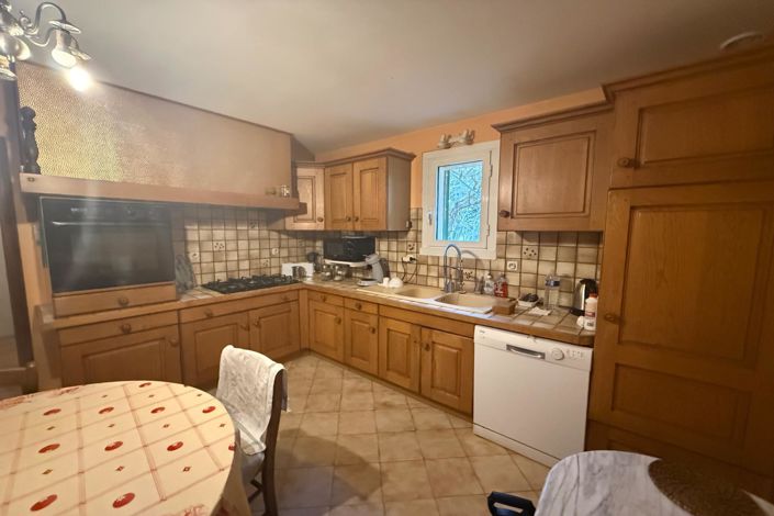 Image No.8-4 Bed House for sale