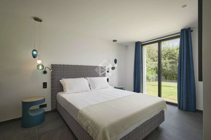 Image No.10-5 Bed House for sale