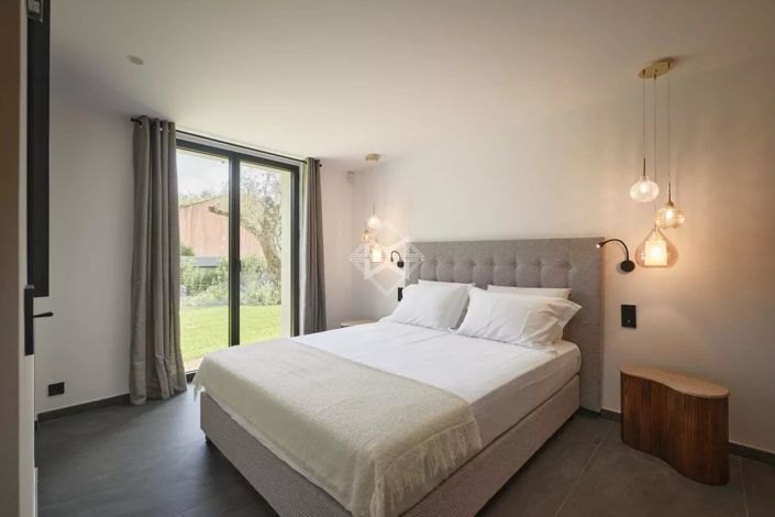 Image No.11-5 Bed House for sale