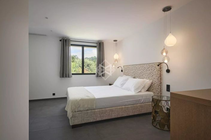 Image No.13-5 Bed House for sale