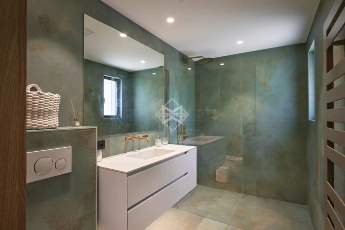 Image No.16-5 Bed House for sale