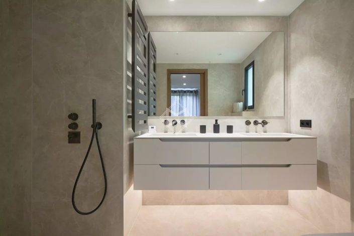 Image No.17-5 Bed House for sale