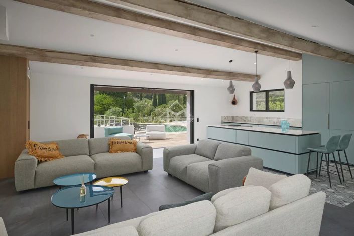 Image No.4-5 Bed House for sale