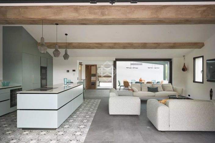 Image No.6-5 Bed House for sale