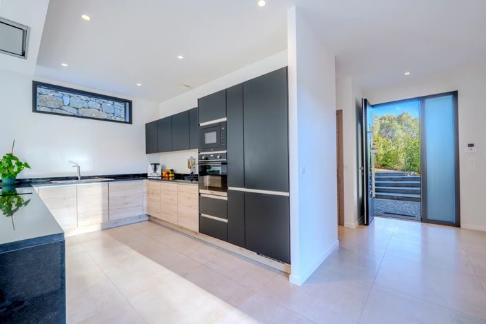 Image No.9-4 Bed House for sale