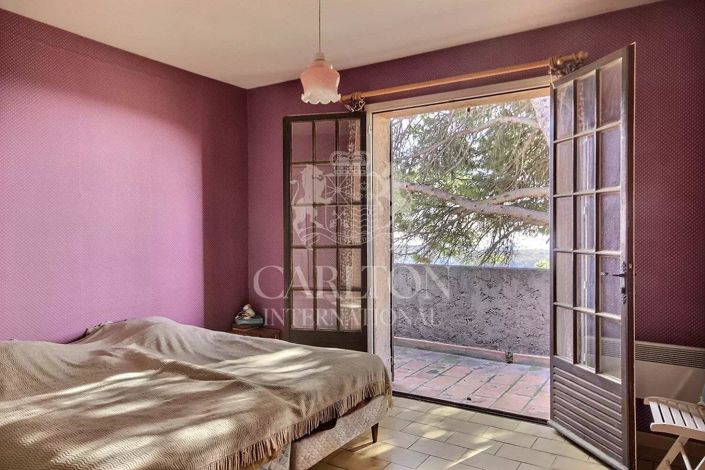 Image No.7-5 Bed House for sale