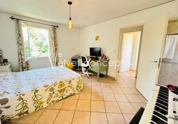 Image No.8-4 Bed House for sale