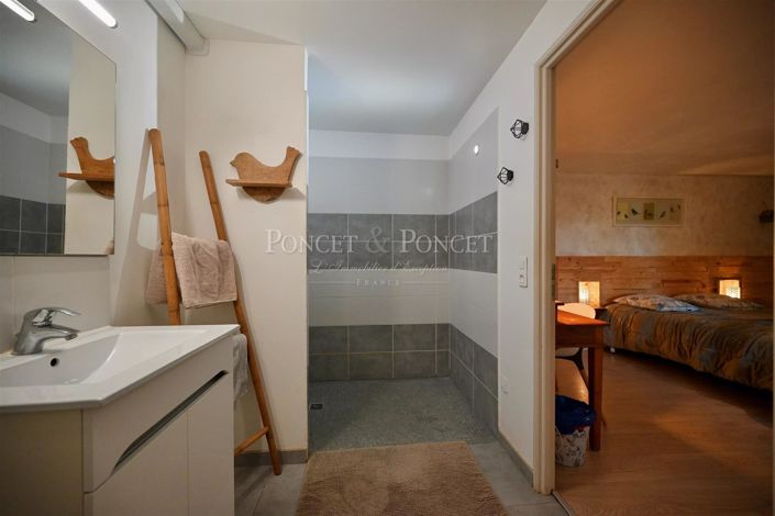 Image No.25-7 Bed House for sale