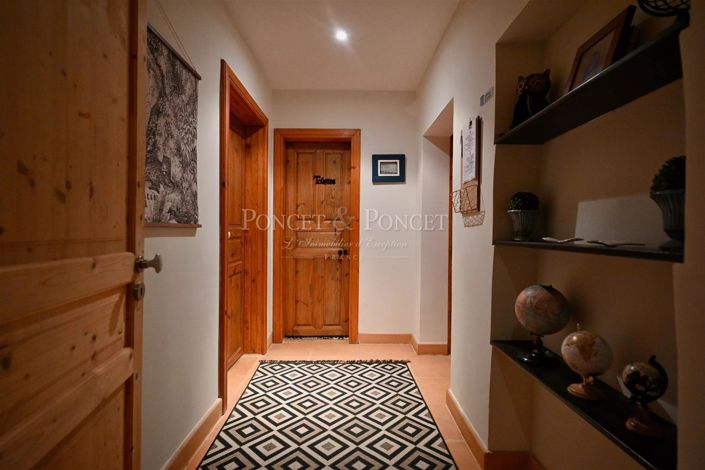 Image No.28-7 Bed House for sale