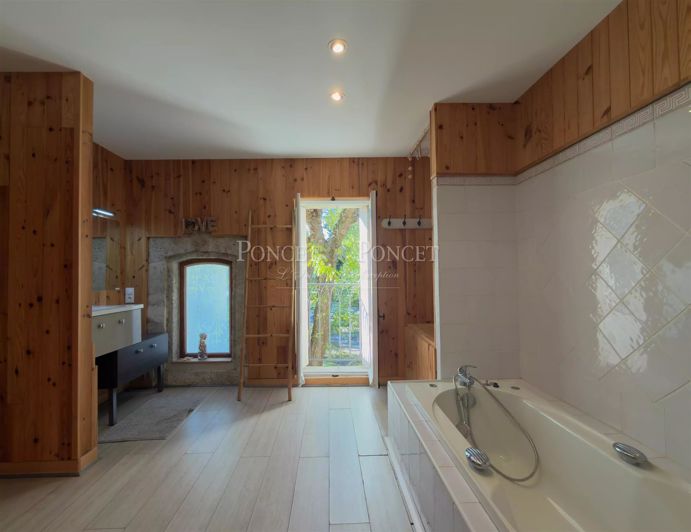 Image No.31-7 Bed House for sale