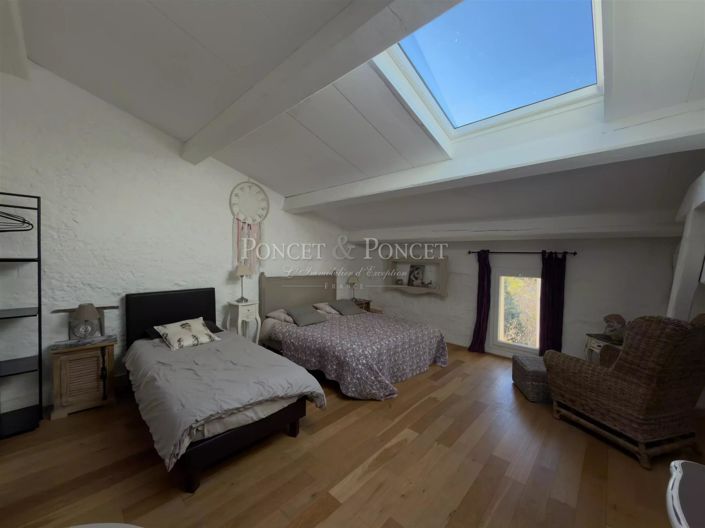 Image No.33-7 Bed House for sale