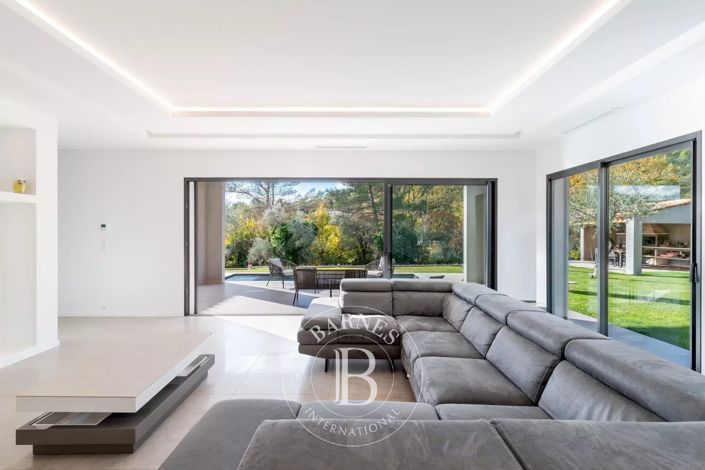 Image No.14-4 Bed House for sale