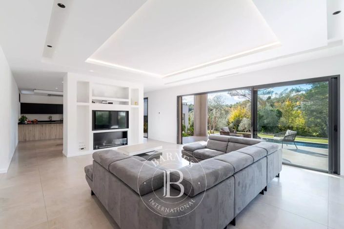 Image No.15-4 Bed House for sale