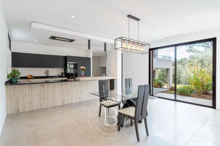 Image No.16-4 Bed House for sale