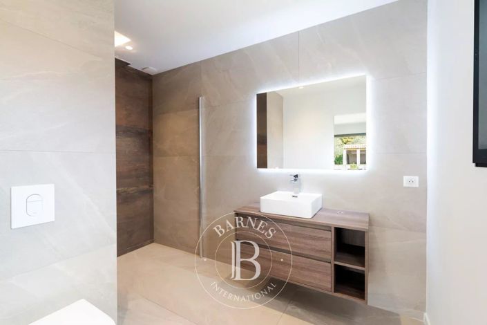 Image No.19-4 Bed House for sale