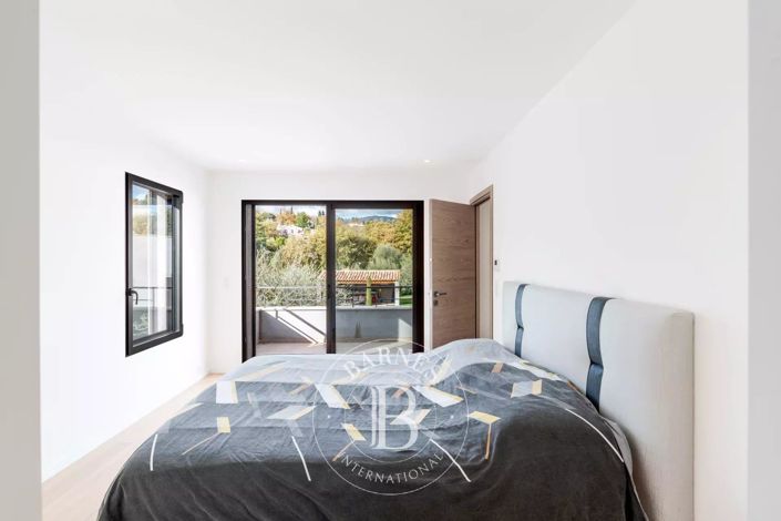 Image No.22-4 Bed House for sale