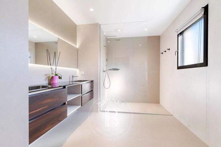 Image No.23-4 Bed House for sale