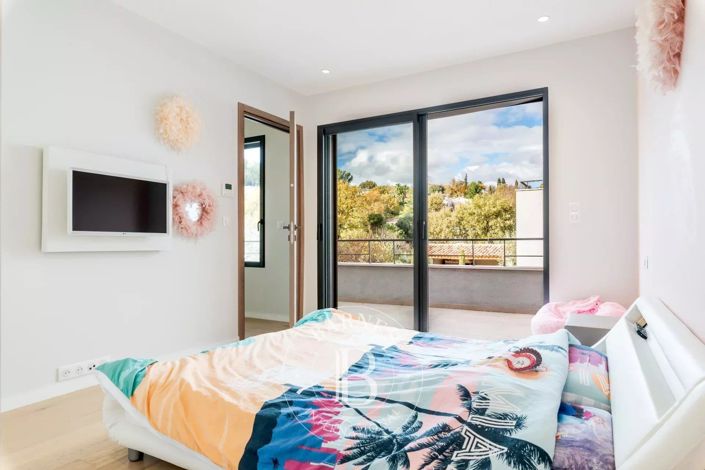 Image No.24-4 Bed House for sale