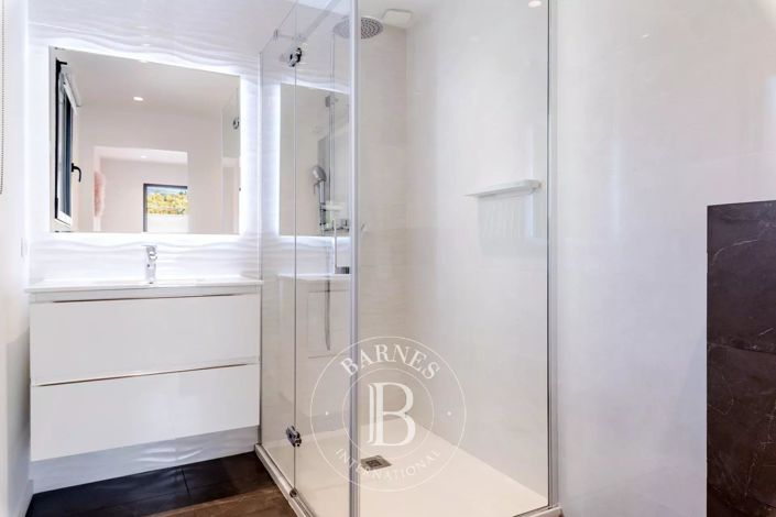 Image No.25-4 Bed House for sale