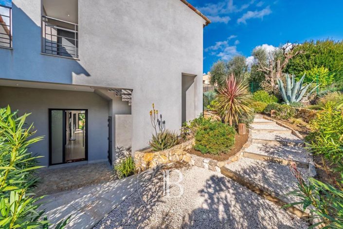 Image No.26-4 Bed House for sale