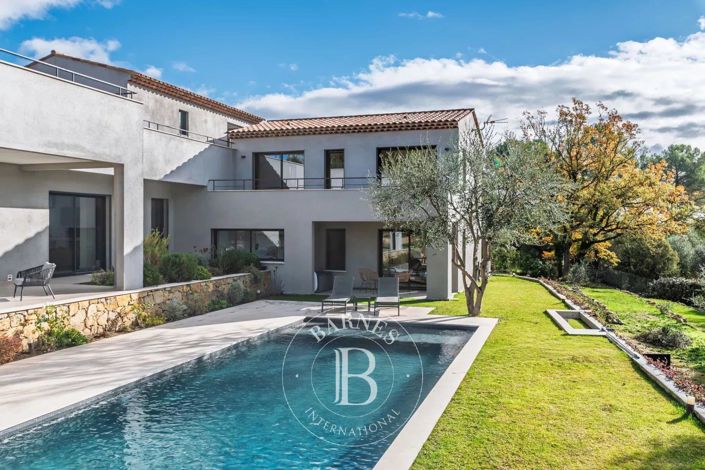 Image No.8-4 Bed House for sale