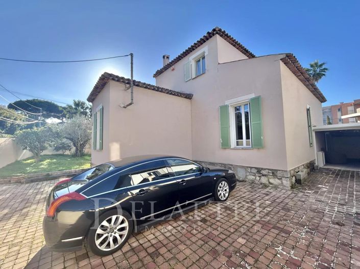 Image No.2-4 Bed House for sale