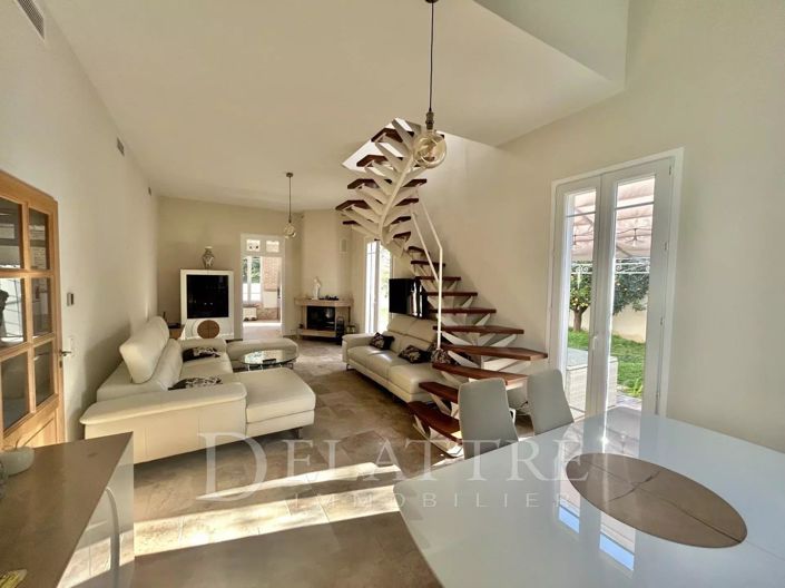 Image No.8-4 Bed House for sale