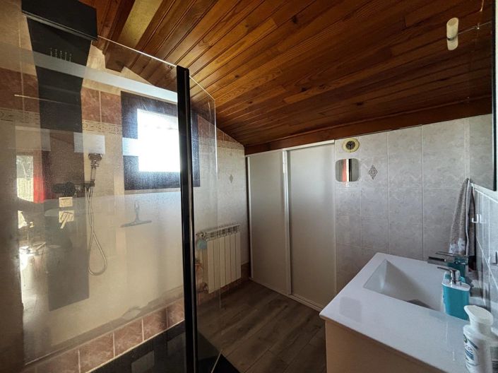 Image No.12-4 Bed House for sale