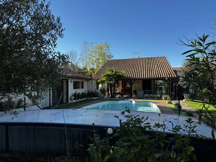 Image No.2-4 Bed House for sale