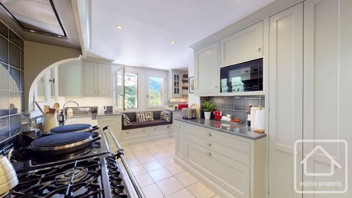 Image No.22-7 Bed Property for sale