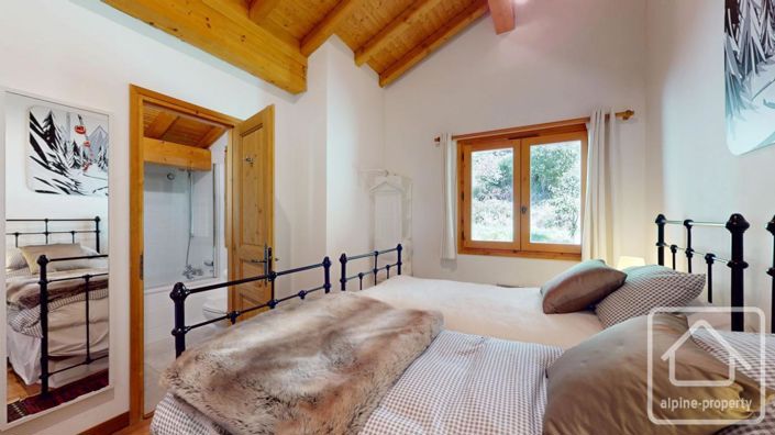 Image No.23-7 Bed Property for sale