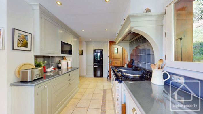 Image No.23-7 Bed Property for sale