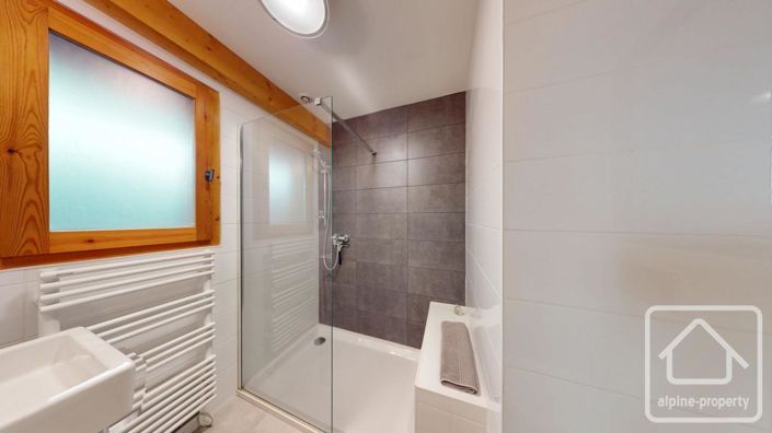 Image No.25-7 Bed Property for sale