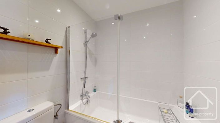 Image No.31-7 Bed Property for sale