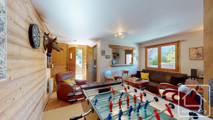 Image No.50-7 Bed Property for sale