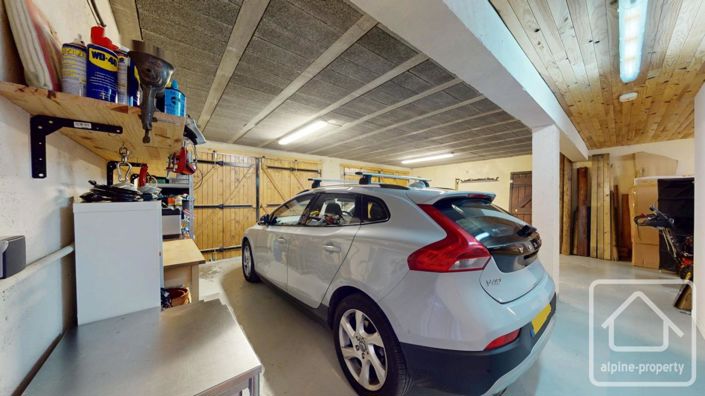 Image No.51-7 Bed Property for sale