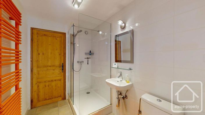 Image No.52-7 Bed Property for sale