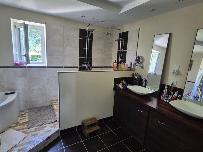 Image No.6-7 Bed House for sale